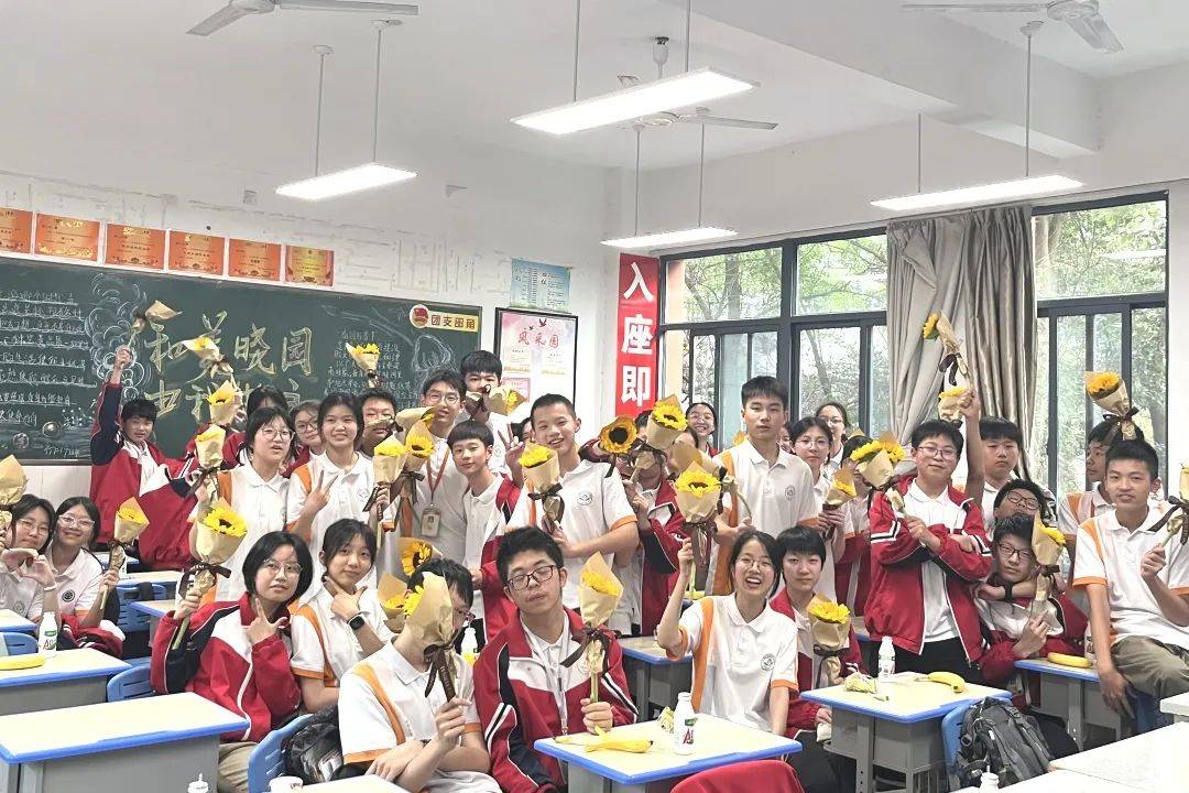 致敬,我们的十四岁!——记初二年级青春仪式
