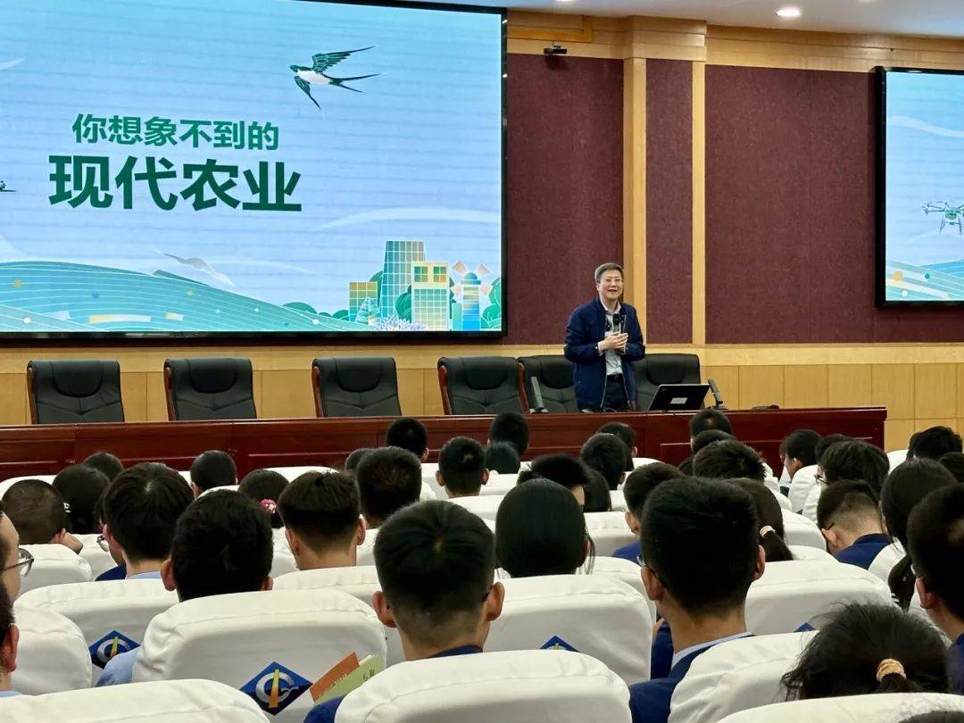 5月8日下午,林万龙副校长带队前往云南省大理下关第一中学,开展生源