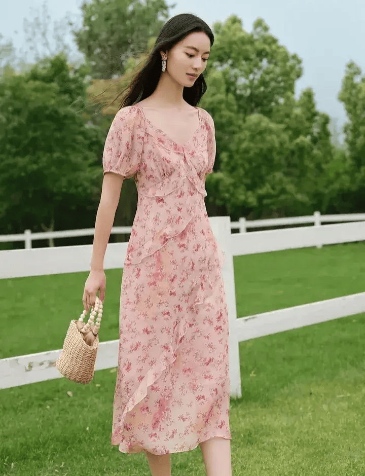 中年女人夏季穿搭,穿粉色碎花连衣裙好看吗?会不会被人说扮嫩?