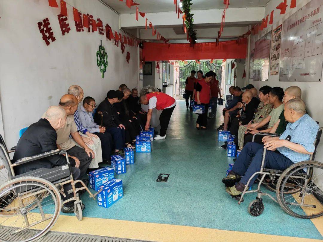 苍南县同德公益服务中心开展"浓情端午·关爱老人活动