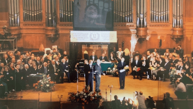 23岁的秦立巍获得了第十一届柴可夫斯基国际音乐比赛大提琴银奖,成为