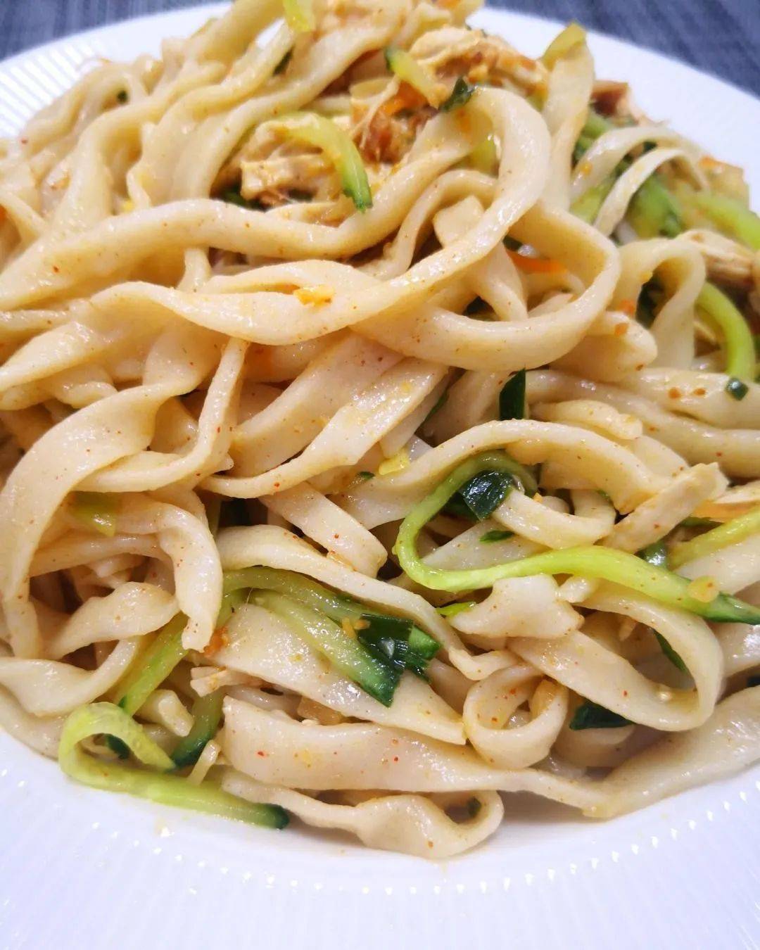 炎炎夏日,来一碗自制凉面,零难度好吃易学!