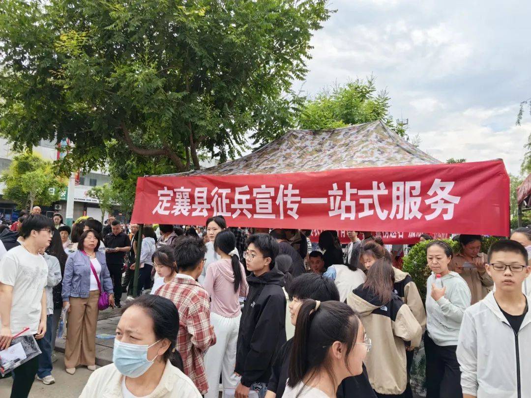 征兵宣传助高考 点燃青春从军梦