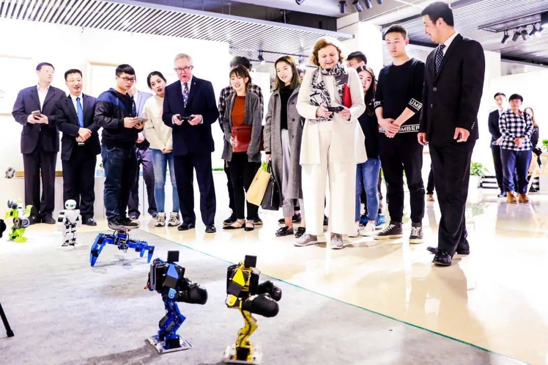 锁定燕理《院长来了》直播间,听会计学院院长讲专业