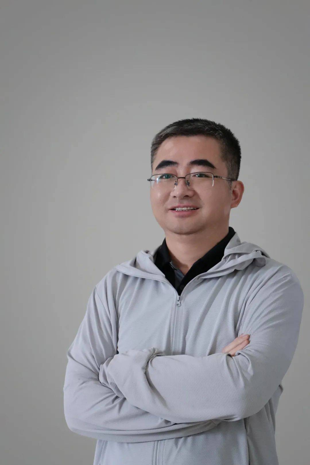 有的老师们虽然拍过不少专业证件照了但是,由自己的亲学生制作还是头