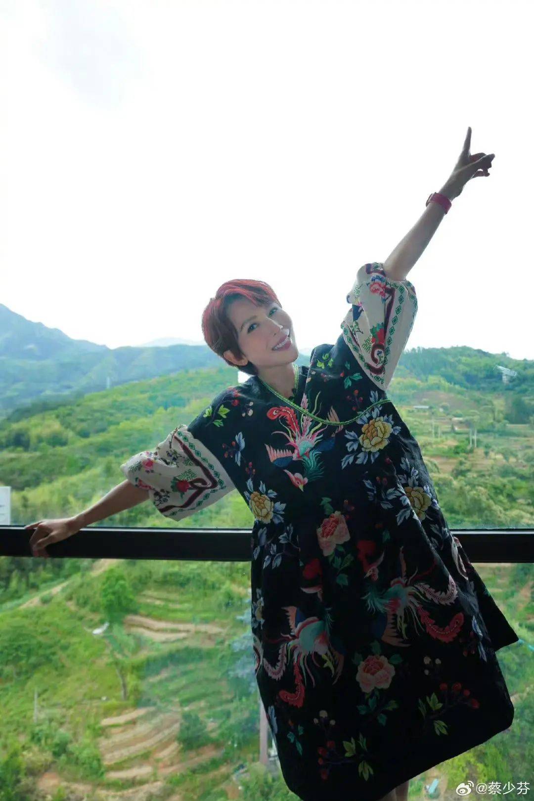 母子三人自拍,大女儿颜值高_蔡少芬_香港_老公