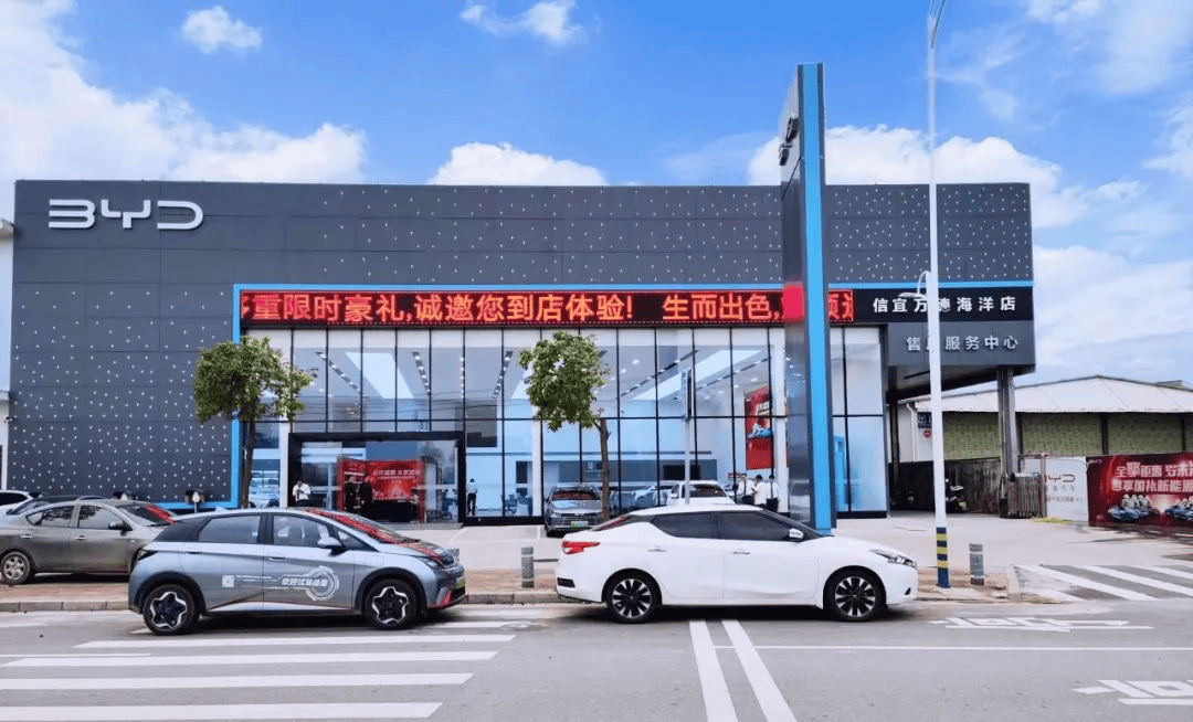 信宜东汇城大型车展狂欢,年中钜惠,豪车云集!这个周末等你来!