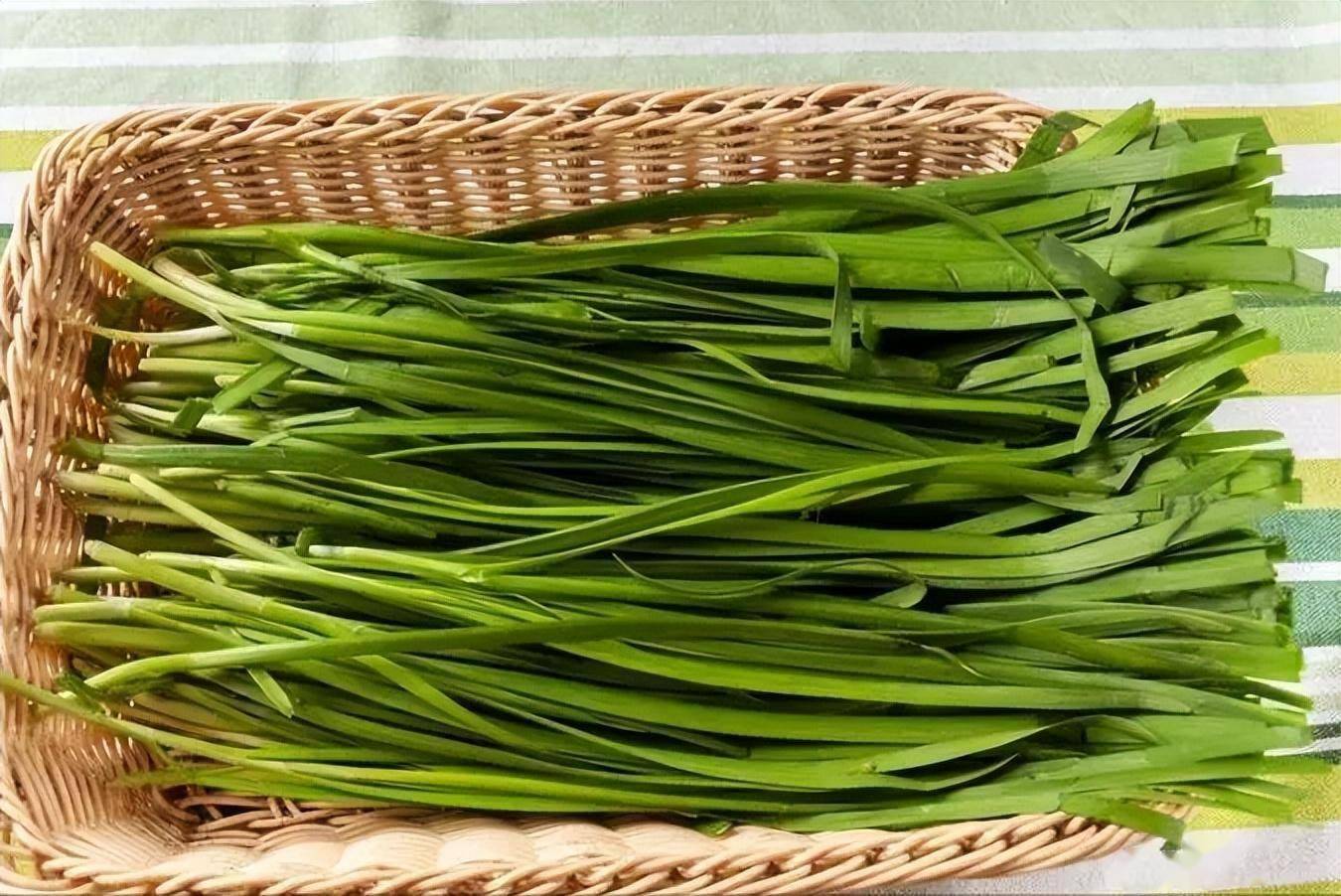 韭菜本身是非常好的蔬菜,富含维生素c和钾,但它也含有较高的草酸.