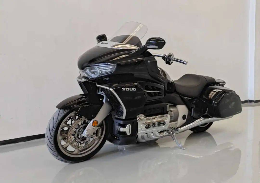 发动机实际排量500cc,最大功率58kw,轮胎规格:前 130/70 r18 m/c
