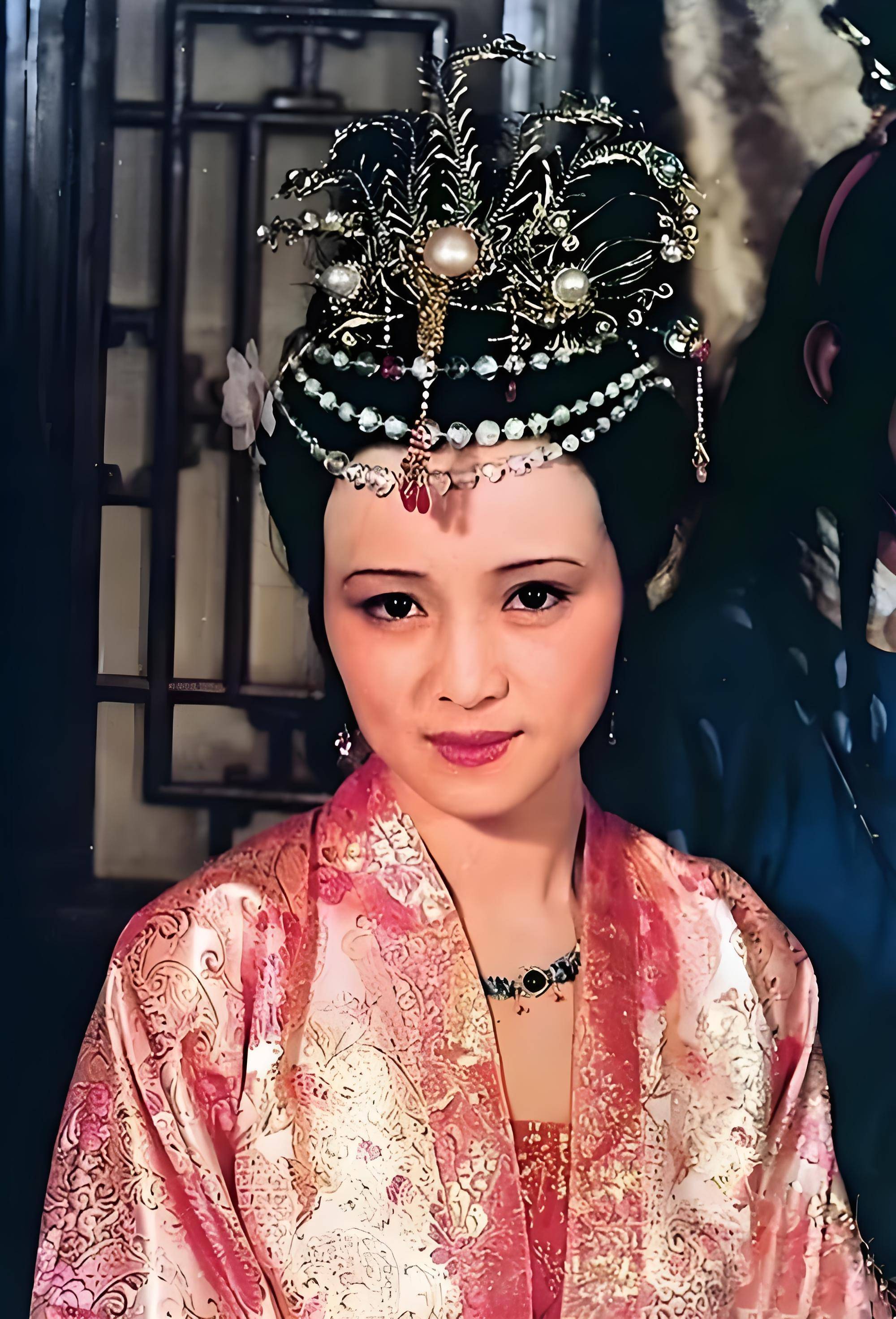 87版的《红楼梦》中,同样是饰演的秦可卿,张蕾就为大众演绎了一个逼真