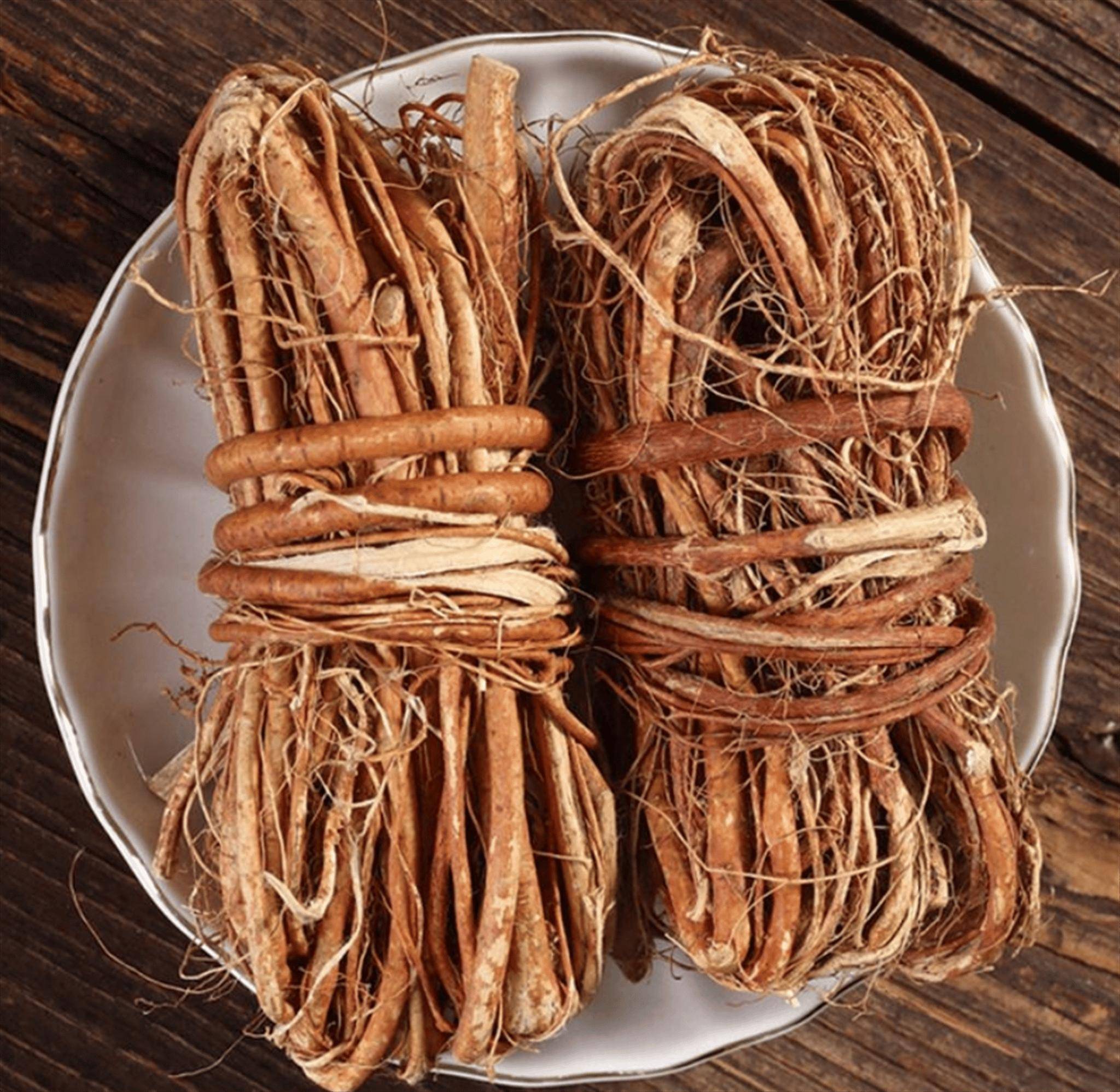 除了灵芝和五指毛桃根,还有许多其他的汤料也具有很好的滋补作用.