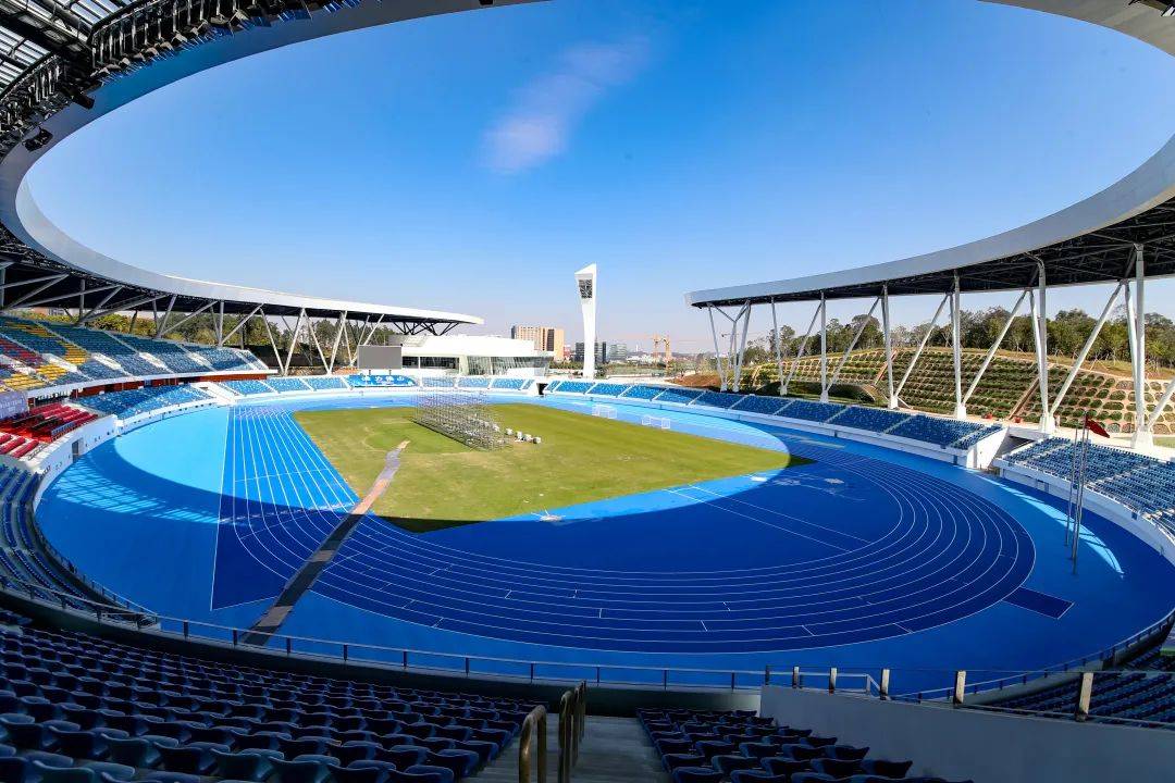 营地座落在佛山市南海区的标志性地标——南海体育中心.