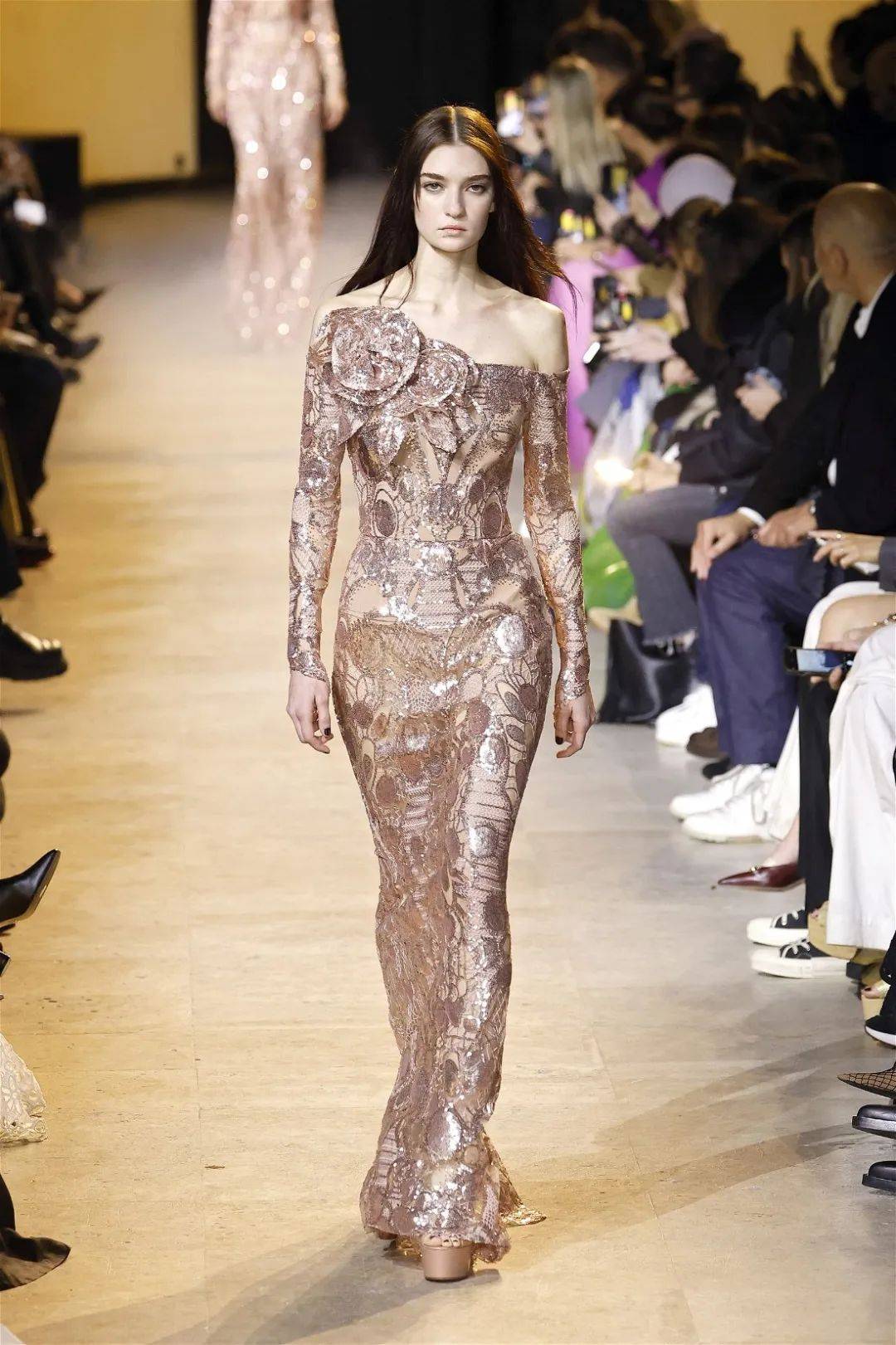 elie saab 2024秋冬高级成衣系列发布秀