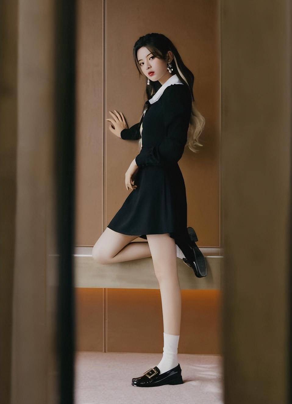 杨超越:25岁的她长相可爱身材完美,网友:我心中的完美女孩