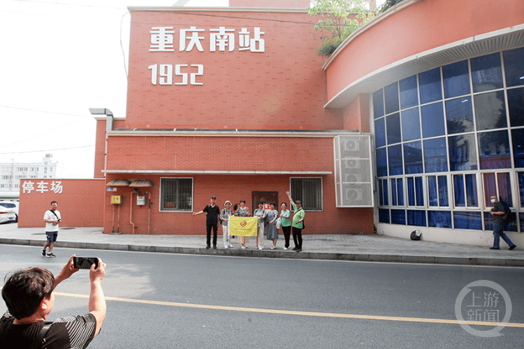 72岁的重庆南站 挥别最后一趟"慢火车"