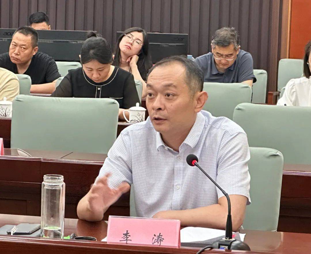 市卫生健康委党组书记,主任李庆辉发言△张春燕副市长出席会议并