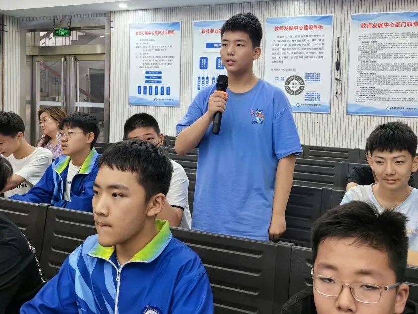 文学之光暖心田——东升二中开展"作家进校园"活动_洛阳市_涧西区