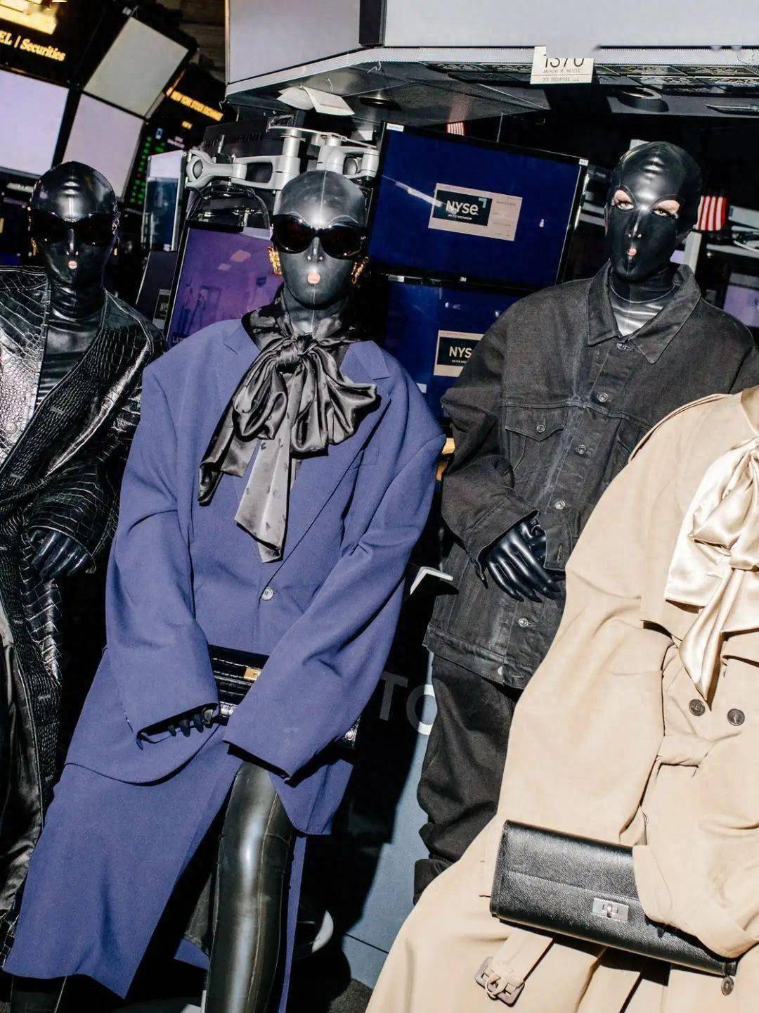 又被奢侈品看笑了!崴脚老爹鞋,6800别针手镯,绑匪面具是什么鬼