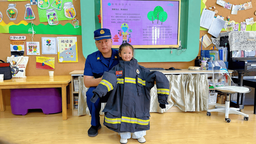 "爸爸"进课堂 "成长"不缺席——定远县示范幼儿园开展父亲节活动