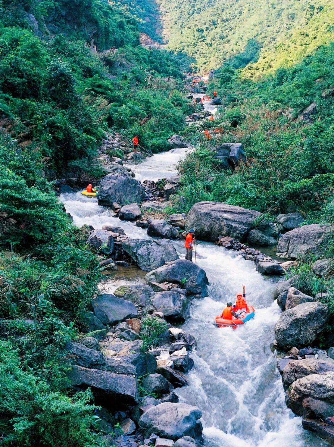 广安广安白龙峡漂流图片