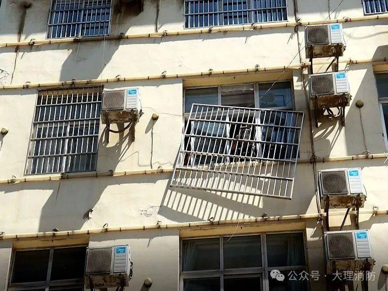 以养老机构,学校,"九小场所",人员密集场所为重点开展"拉网式"排查