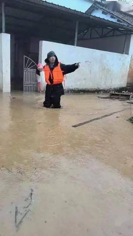 强降雨影响，梅州多地水浸，受灾现场情况...-广东梅州水灾