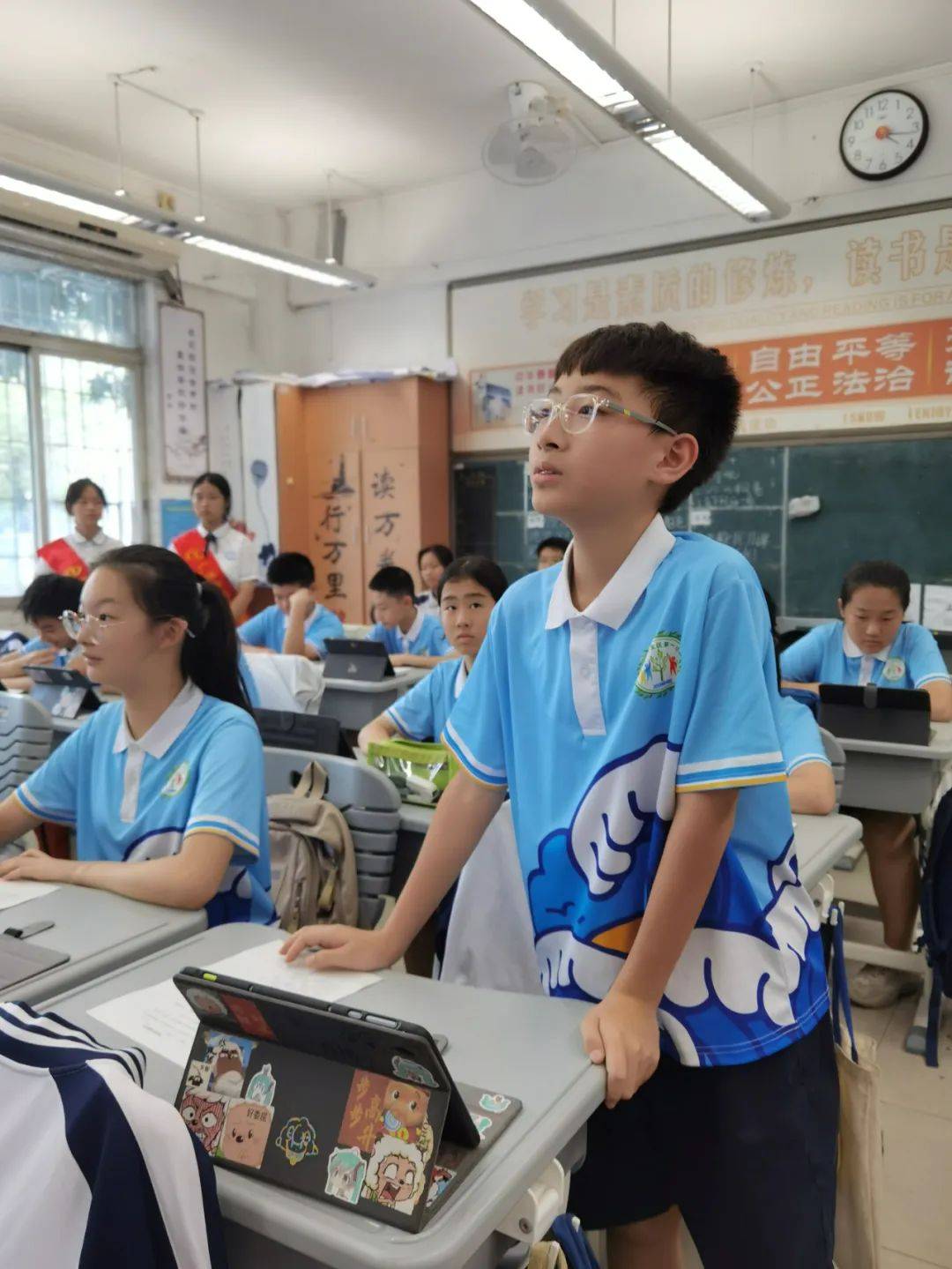 携手共进赴未来——广州开发区第一小学携手开发区中学开展小初衔接