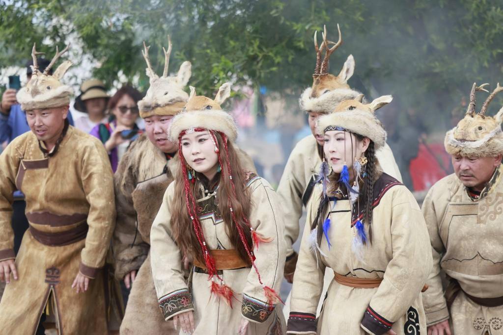 内蒙古呼伦贝尔:鄂伦春篝火节展民族风情