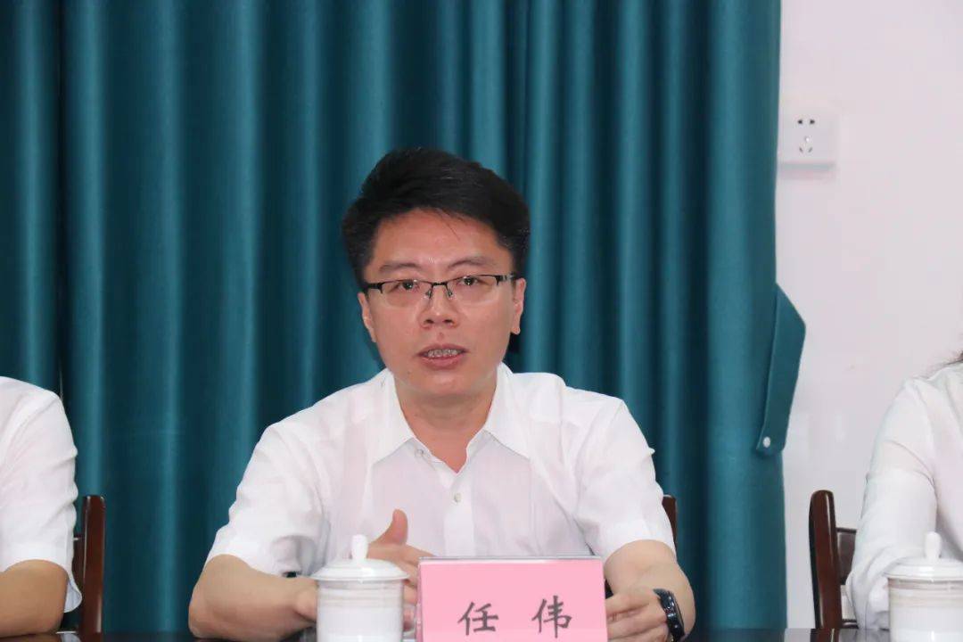 签约仪式上,任伟代表市委,市政府,向西南石油大学对隆昌教育事业发展