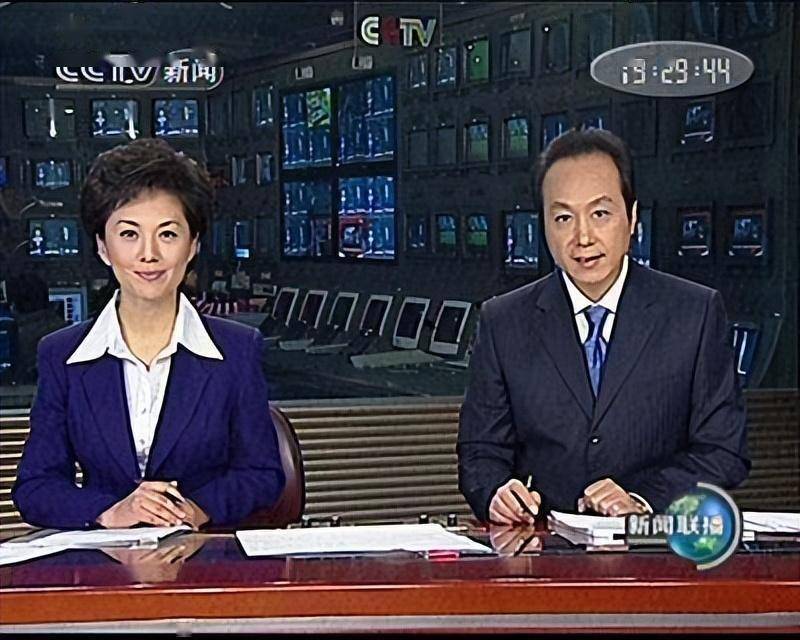 2012春晚罗京出现图片