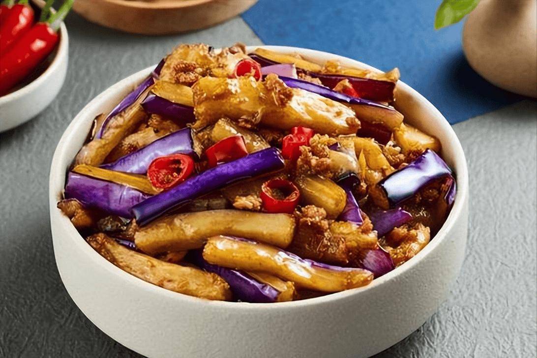 高血脂不能吃茄子?医生忠告:若不想血管变硬,牢记"1吃2不吃"