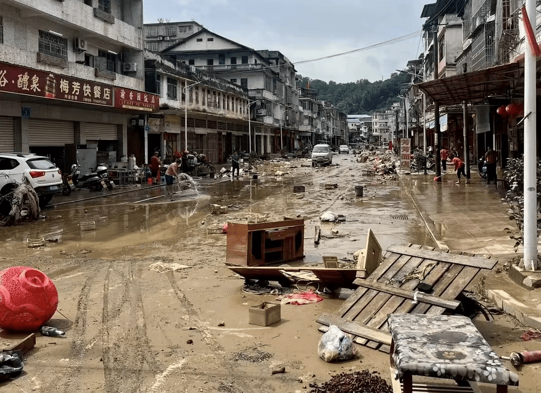 大埔茶阳街道淤泥杂物堆积一地！_工作_梅州_进群