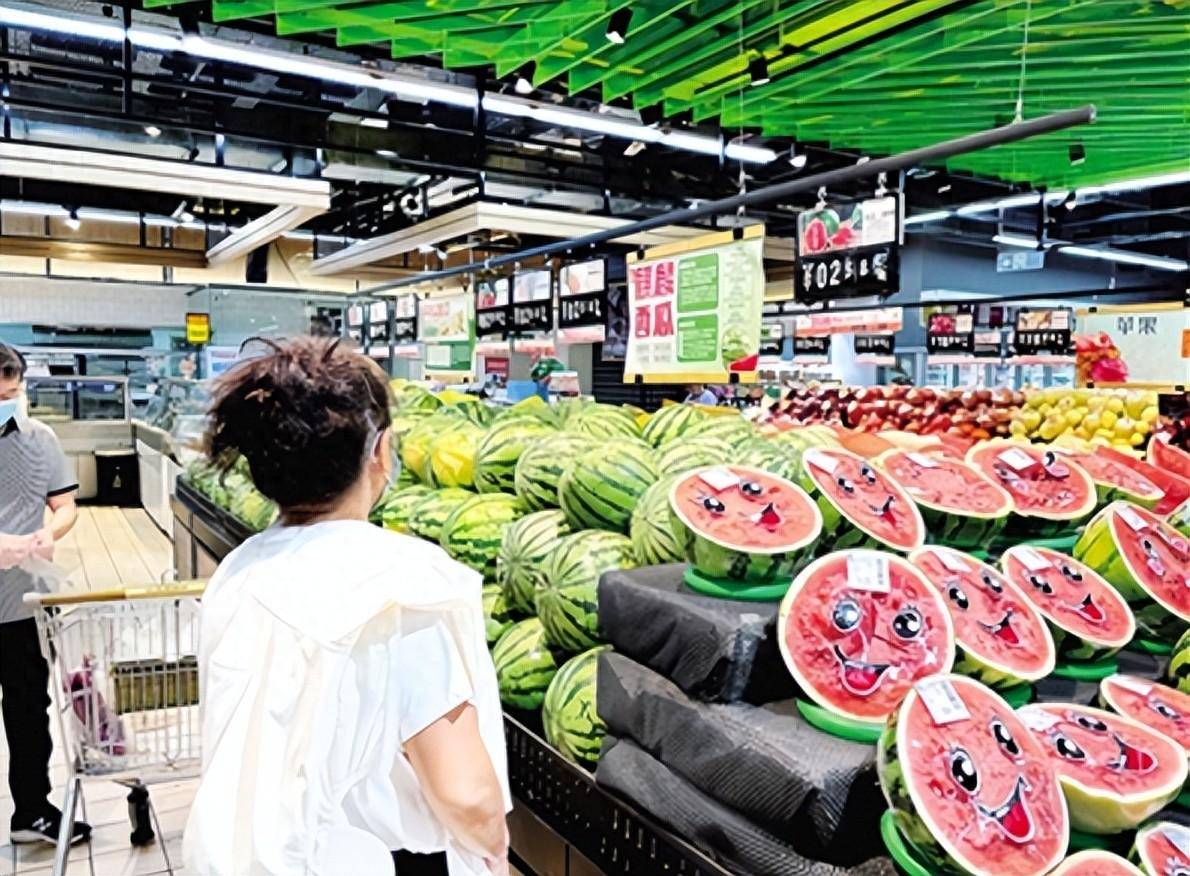 财经观察 | 西瓜价格“大跳水” 批发价每斤跌破1块钱_种植户_文才_上市