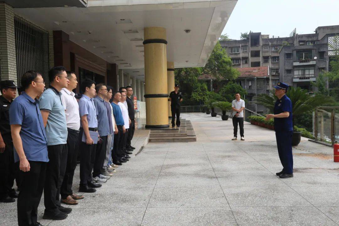 内江师范学院"三下乡"社会实践团队走进东兴区高粱镇第十二中学开展