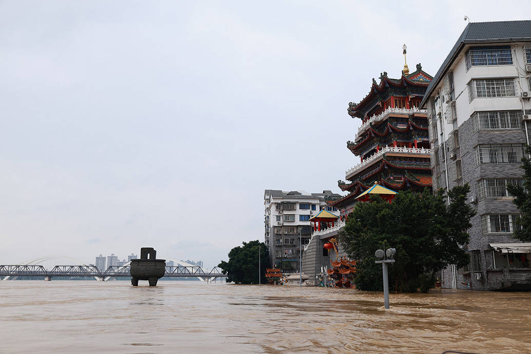 广西48条河流79个站出现超警洪水 南方强降雨