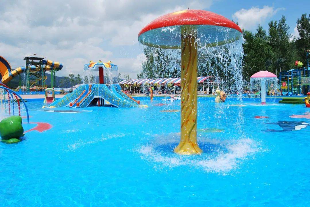 公共泳池与水上乐园2③教会孩子基本的游泳技能和自救方法.