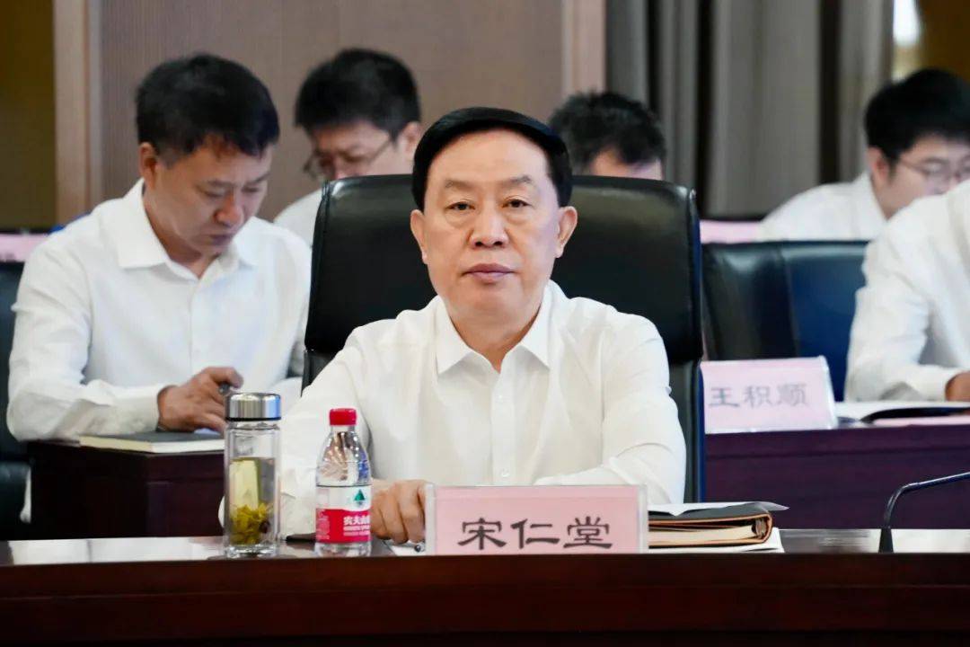 运输委员会主任王志楠,河北省交通运输厅厅长宋仁堂出席会议并发言