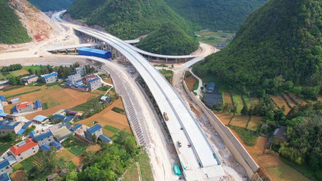 聚焦一线丨集团多条高速公路项目传来捷报