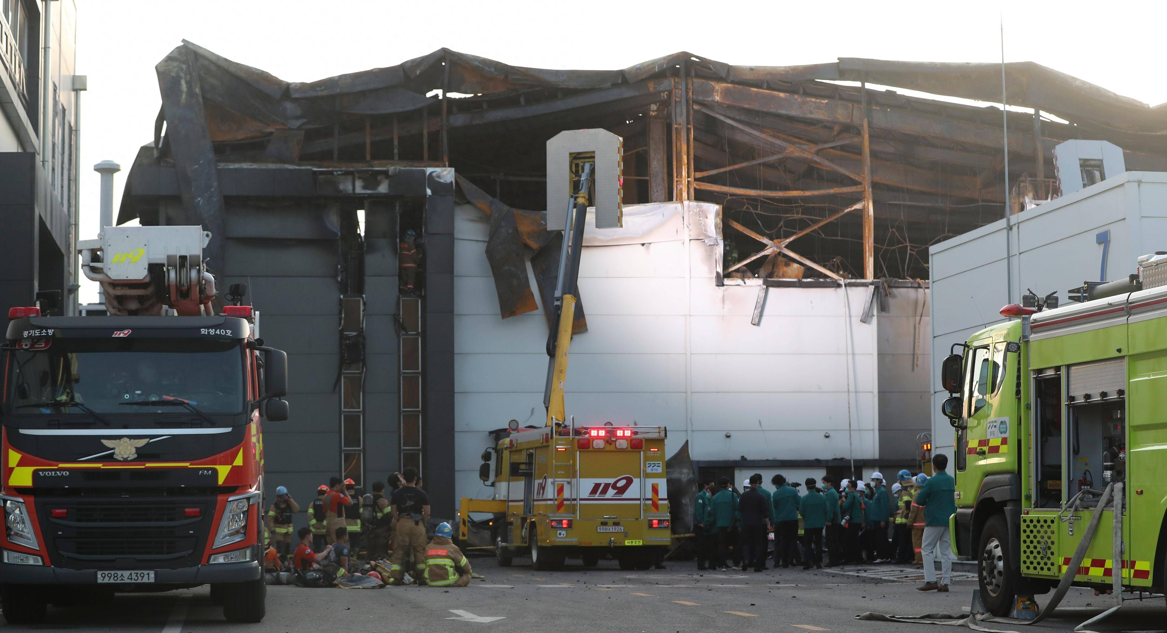 20余人在韩国京畿道华城市电池工厂火灾中遇难