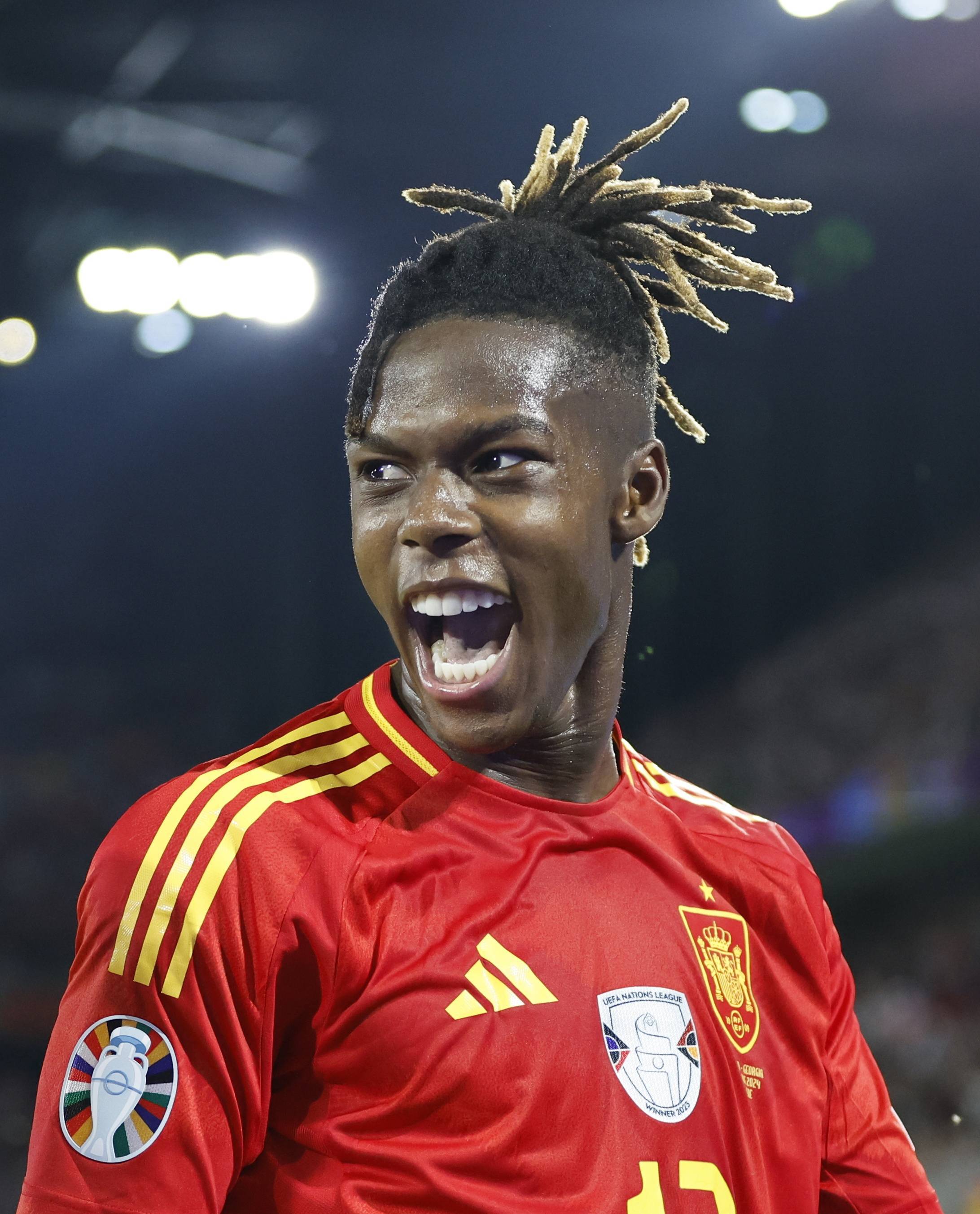 足球——欧锦赛:西班牙队晋级八强