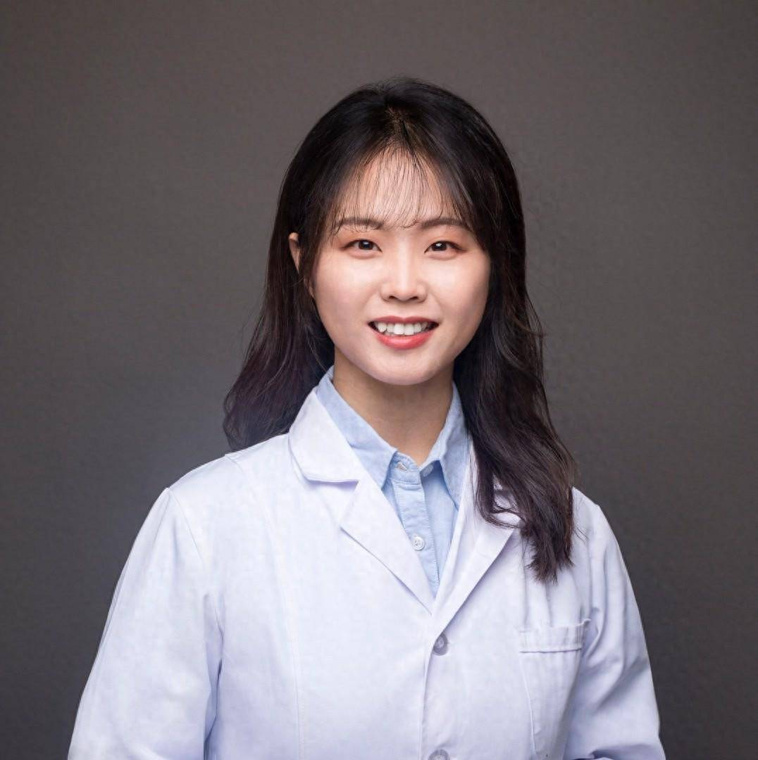 女子航班上突发晕厥,同机中医女博士施针急救_曹凤_针灸_飞机