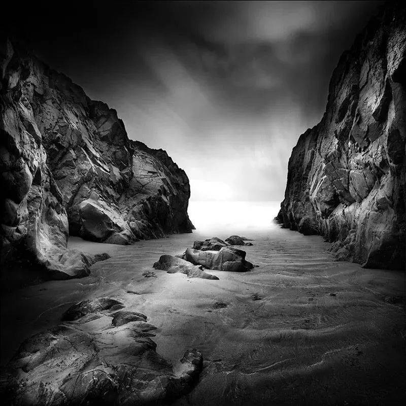 三个摄影师的极简 黑白摄影,你更爱哪一个?