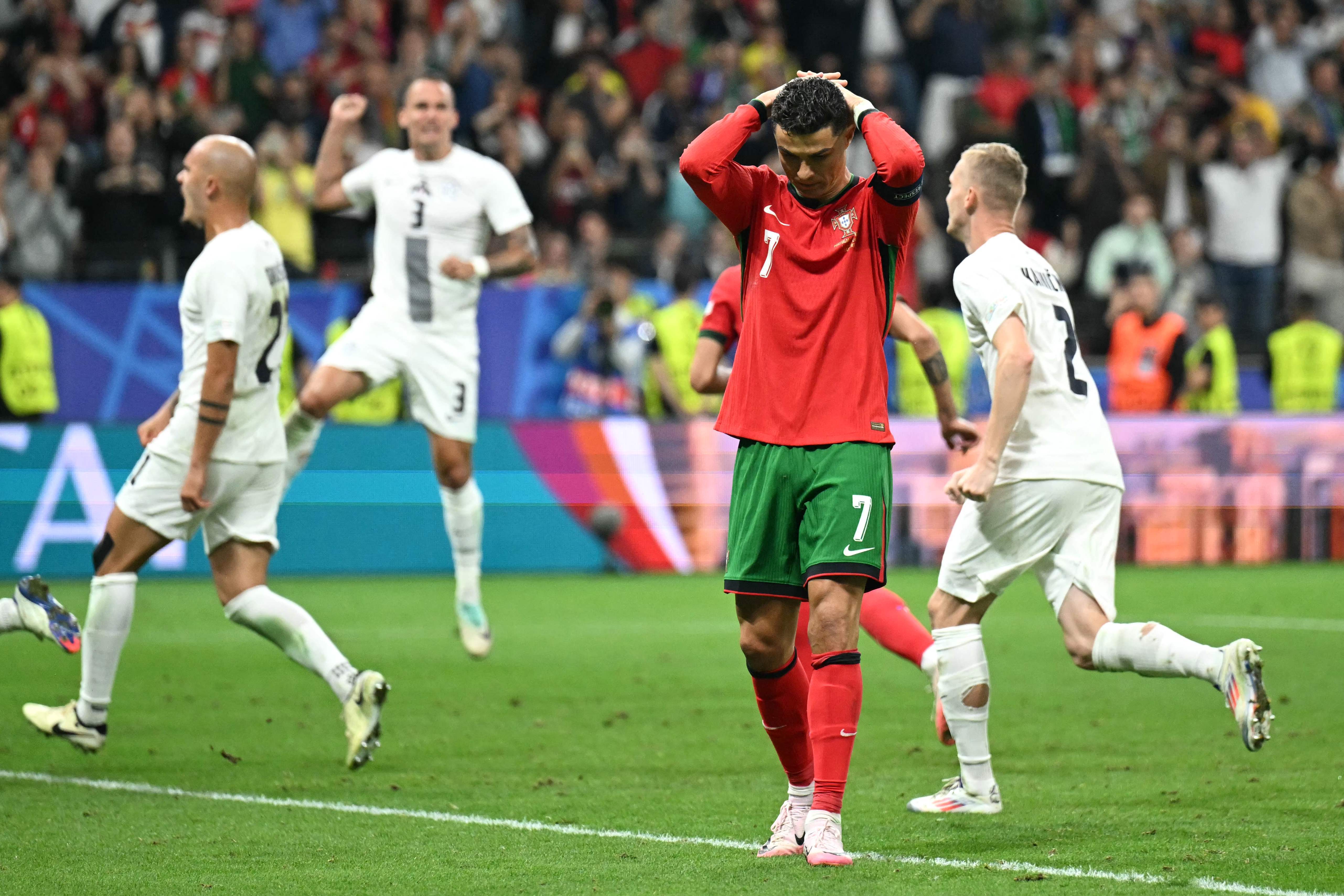 【欧洲杯】C罗加时失点痛哭，点球决胜罚进，葡萄牙淘汰斯洛文尼亚