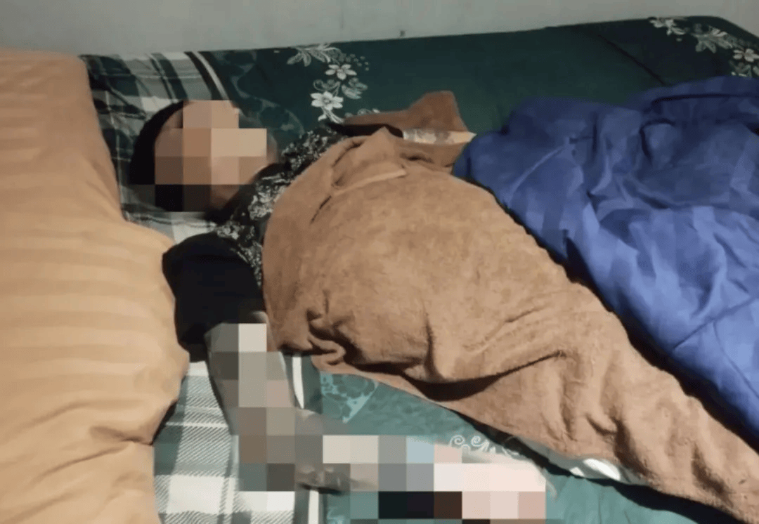 1日下午,她被同事发现躺在宿舍的床上,人已经没有呼吸.