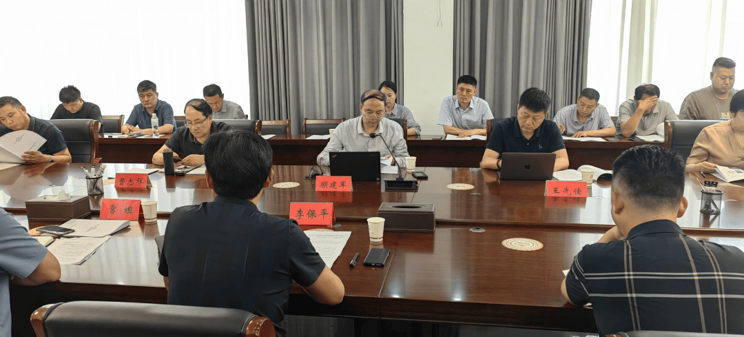 编写研讨会,县教育局党委书记,局长李保平,党委委员常坦以及劳动与