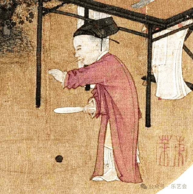 苏汉臣《蕉荫击球图》但是《蕉阴击球图》中童子手持的是类似锤形棒