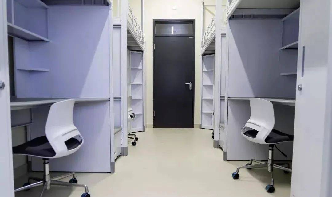 广州美术学院住宿费:1200-1500元/学年,按宿舍标准收取床位数:4(2020