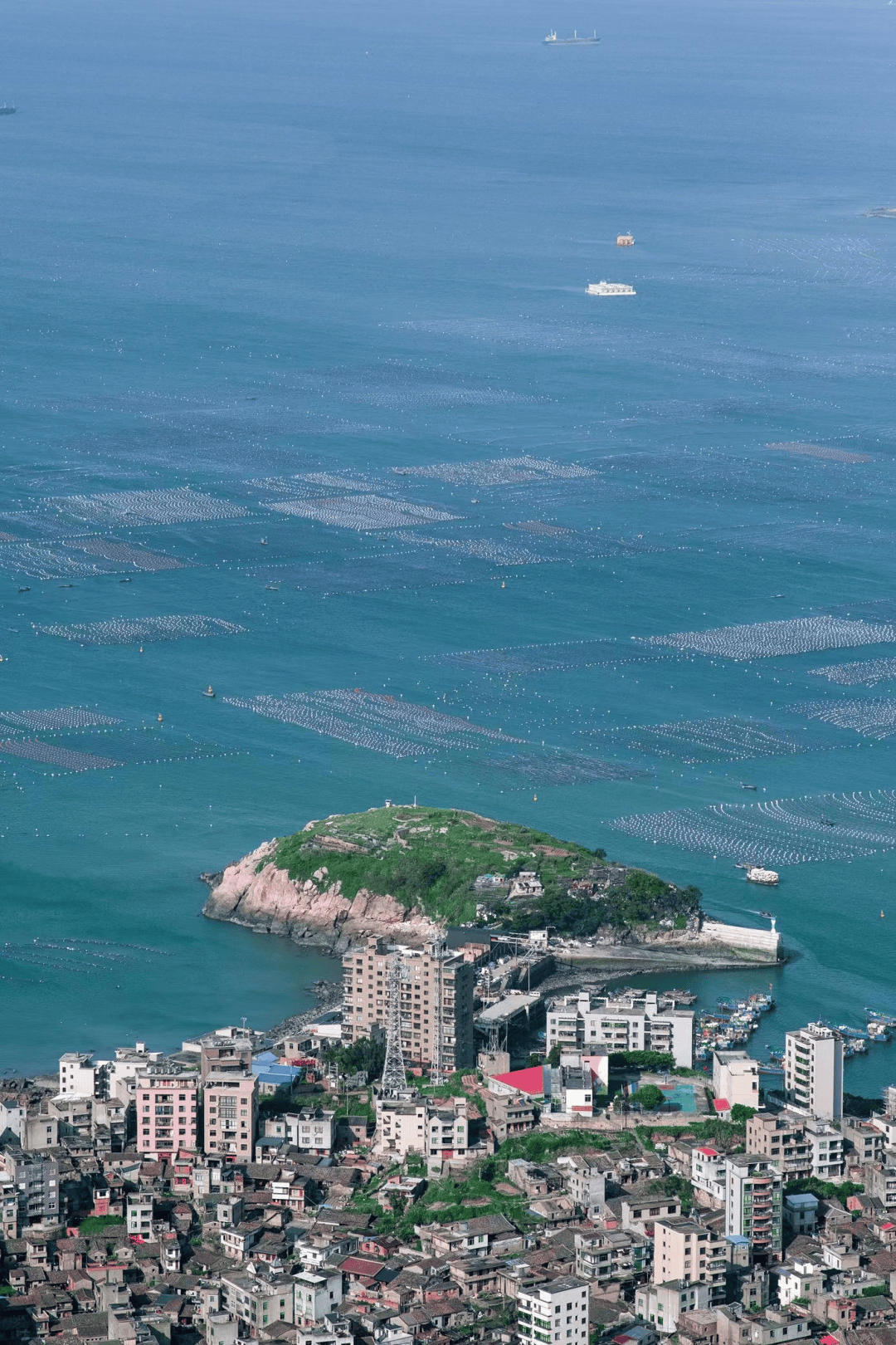 登上马尾琅岐岛,看海天一色,云卷云舒,来一场海边露营,悠闲惬意;走进