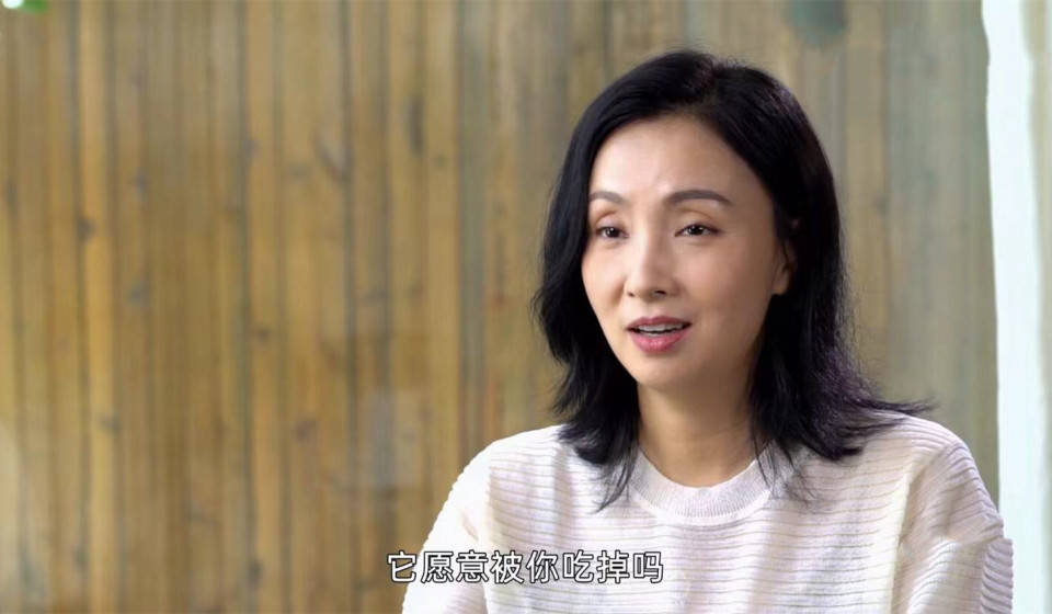 今年44岁的张静初是中国内地影视女演员,曾参演过《花腰新娘》《门徒