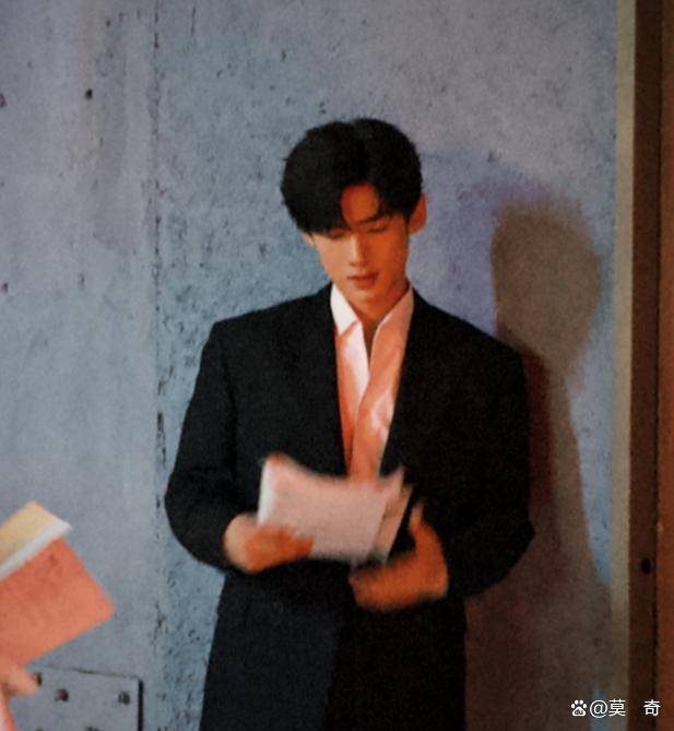 刘大锤揭秘:白敬亭的金发与lv,他和宋轶应该还在一起